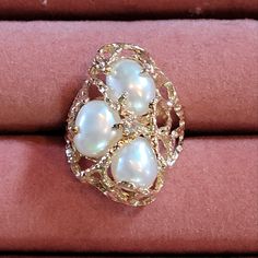 Fresh Water 3 Pearl 14kt Gold Ring With Center Diamond. Size 7 Mother Of Pearl Engagement Ring, Pearl Engagement Ring, 7 Rings, Diamond Sizes, 14kt Gold, Womens Jewelry Rings, Gold Ring, Mother Of Pearl, Fresh Water