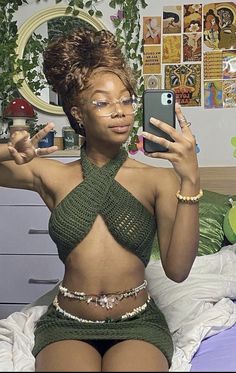 Earth Core Outfits, Earthy Black Women, Women Aesthetic Outfits, Boho Baddie, Outfits Earthy, Aesthetic Spiritual, Blk Women, Black Hippy, Hippie Grunge