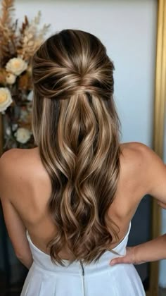 Saree Hairstyle, Hairstyle Bob, Bridesmaid Hair Inspo, Bridemaids Hairstyles, Wedding Hair Half, Hairstyles Blonde, Guest Hair, Bridesmaid Hair Makeup, Blonde Short