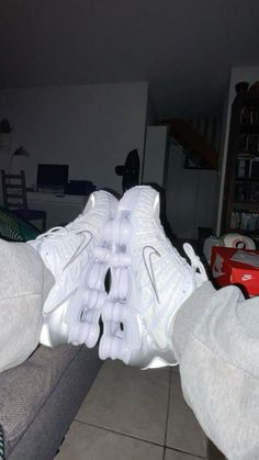 #shox #nike #sneakers #chaussure Shox Nike Outfit, Nike Shox White, Womens Nike Shox Shoes, Shox Nike, Nike Shox Tl, Nike Shox Turbo, Baggy Outfit Ideas, White Nike Shoes, Crocs Fashion