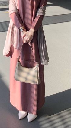 #hijab#outfit#ootd#outfitoftheday#pink#cute#fashion#style#hijabinspiration Hijabi Dresses Casual, Cute Fashion Style, Muslimah Fashion Casual, Stylish Outfits Casual, Hijabi Outfit, Hijab Fashionista, Modesty Outfits, Muslim Fashion Hijab Outfits, Muslim Outfits Casual