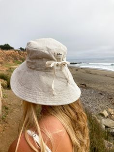 "A sun hat for beach days and summer fun. This sun hat for women has a nice wide brim to protect your whole face and even your neck and chest. A drawstring around the head keeps the hat fitting snug. Easy to bring along in your bag, folds up easy. This hat is made from a medium weight homespun linen and cotton blend fabric in a neutral beige color. Inside liner is white cotton. I used a stiff interfacing for brim to keep it's shape. Brim measures 4.5\" Crown depth is 3.5\". Contact me for custom Tela, Cute Sun Hat, Coastal Hats, Sunhat Aesthetic, Flat Brim Hat Outfit, Wide Brim Hat Outfit, Brim Hat Outfit, Style Inspiration Minimalist, Summer Hat Style