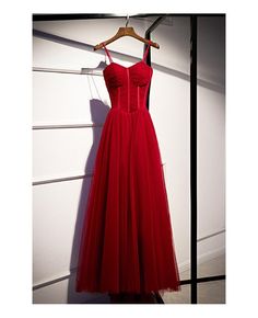 Shop simple corset top tulle party dress with spaghetti straps online. All instock with free shipping. Pro since 2009. Red Formal Gown, Pleats Fashion, Tulle Party Dress, Dress With Corset, Prom Dress Evening, Custom Prom Dress, Spaghetti Strap Prom Dress, Red Evening Dress, Looks Party