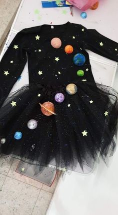 Space Themed Outfits, Space Costumes, Dress Up Day, Up Costumes, Space Party, Easy Halloween Costumes, Baby Diy, Family Halloween, Diy Halloween Costumes