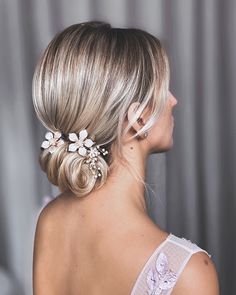 Wedding Hairstyles For Thin Hair: 30+ Looks & Expert Tips Mob Hair Styles, Hair Low Bun, Mob Hair, Long Bridal Hair, Textured Pixie Cut, Crystal Hair Clips, Simple Wedding Hairstyles, Mohawk Hairstyles, Best Wedding Hairstyles