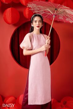 Chinese New Year Photoshoot, Viet Culture, Khan Dong, New Year Photoshoot, Traditional Gowns, Photography Inspiration Portrait, Dress Idea, Hijabi Outfits Casual, Sweet Dress