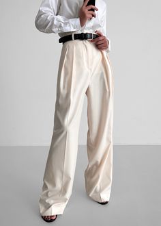 Pamela Trousers - Cornsilk Tailored Fashion, The Frankie Shop, Leg Belt, Frankie Shop, Princesa Diana, Spring 2023, High Waisted Trousers, Small Waist, Relaxed Style