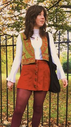 Seventies Fall Fashion, 70s Style Fashion Women, Woman’s 70s Outfits, 70ms Fashion, 70s Fashion Mexico, 70s Vest And Skirt, 1970s Womens Fashion Outfits, Flares With Platforms, 1970s Modern Fashion