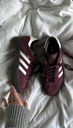 Burgundy Gazelle, Adidas Gazelle Red, Converse Shoes Aesthetic, Red Gazelle, Adidas Aesthetic, Adidas Gazelle Outfit, Gazelle Adidas, Adidas Art