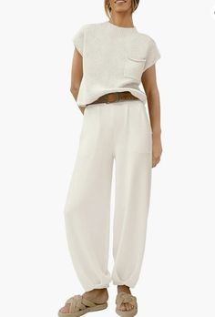 White Pants Outfit Inspiration for Work.

Super comfortable and matches with almosty anything. Wear to the office, or the perfect work from home fit. Sweater Lounge Set, Matching Tracksuit, Sweater Sets, Two Piece Outfits, Sweatsuit Set, Pullover Outfit, Loose Pants, Knit Crop Top, Sweater Pullover