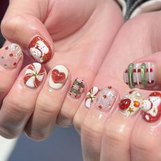 christmas gel nails nail art aesthetic Christmas Winter Nails Gel, Winter Purple Nails, Christmas Junk Nails, Xmas Gel Nails, Nails Inspo Christmas, 3d Christmas Nails, Winter Holiday Nails, Christmas Holiday Nails, Christmas Mani