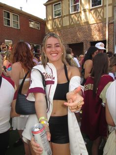 Boston College Tailgate, Football Szn Aesthetic, Gameday College Outfits, Senior Year College Aesthetic, Fsu Tailgate Outfit, Fsu Tailgate, College Game Outfits, Big 10 Gameday Outfits