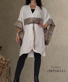 Cotton kimono jacket, made of 100% Indian cotton. Use it opened or closed to add up a beautiful touch to your outfits. * PLEASE READ * MEASUREMENTS, approx: - size: S/M - length (front): 86 cm / 33.5 in - back: 47 cm / 18.5 in - model size: 155 cm, 54 kg, size M - Important: picture 6 shows a stain dot on the fabric, this is reused fabric. VIDEO: colours of item cannot be worked, colours are a bit saturated. GENERAL ITEM DESCRIPTIONS: -Bear in mind that photos may be slightly different from actu Reuse Fabric, Bohemian Kimono, Cotton Kimono, Indian Cotton, Kimono Jacket, Dress Clothes For Women, Models, Dress Outfits, Bathing Beauties