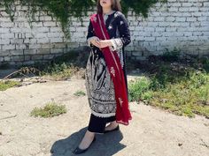 Girls Designer Dresses, Arabian Beauty Women, Pakistani Fashion Casual, Pakistani Fancy Dresses, Bridal Dress Fashion, Kurti Designs Party Wear, Boutique Dress Designs, Stylish Dresses For Girls