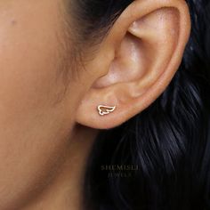 Dainty earrings. A perfect gift for birthday, anniversary, bridesmaids, graduation, friendship, sisters. Before ordering, please check what else we make 😊 ❤ www.etsy.com/shop/shemisli ❤ ♡ The wing is 7x4mm ♡ Available in thick 14k gold plated or rhodium plated over solid 925 sterling silver. ■ Gift box ■ To reduce unnecessary packing and save trees, each order comes with one gift box only. If you wish to box each jewelry separately, be sure to request in the note to us. Angel Wing Stud Earrings, Lip Jewelry, Tiny Jewelry, Save Trees, Daith Earrings, Silver Gift Box, Tragus Earrings, Nose Jewelry, The Wing