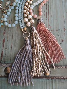 ❥ tassels Diy Collier, Tassel Jewelry, Beaded Tassels, Jewelry Creation, Jewelry Projects, Diy Necklace, Jewelry Tutorials, Boho Jewelry, Tassel Necklace