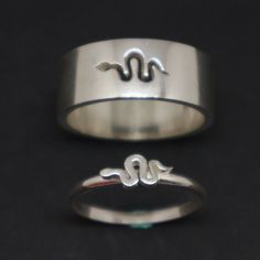 Snake Wedding and Engagement Ring.You will get a set of 2 rings or 1 ring of your choice. Please write your size/sizes at the personalize section.Base Material: 925 Sterling Silver Men Ring Depth: 9mm (Approximately)Women Ring Depth: 5mm (Approximately)Metal Stamped: 925Thickness: 1.5mmRing Size: We can make from US 4 - 14. We accept half-size. Please state after order.**************************************SPECIAL ANNOUNCEMENT 1. Please visit https://www.etsy.com/shop/yhtanaff for more designs.2 Snake Wedding, His And Her Ring, Wedding And Engagement Ring, Matching Promise Rings, Snake Gift, Couple Set, Friendship Ring, Silver Men Ring, Promise Rings For Couples