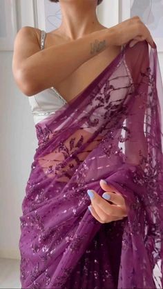 Saree Sabyasachi, Simple Dress For Girl, Designer Party Wear Saree, Indian Wedding Gowns, Simple Lehenga, Sari Design, Indian Sari Dress, Outfits Indian