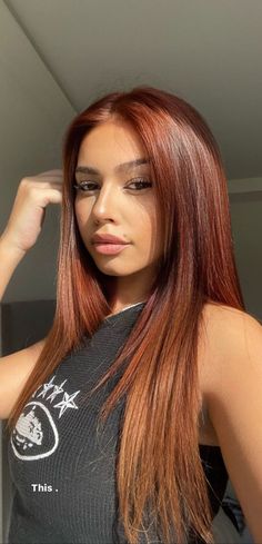 Fall Hair Colour, Hair Colour Ideas, Wine Hair, Hair Color Auburn, Pretty Hair Color, Colour Ideas, Auburn Hair