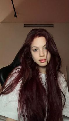 Red Hair Pale Skin, Pelo Color Vino, Red Hair Green Eyes, Wine Hair Color, Cherry Red Hair, Wine Red Hair, Red Hair Inspo, Wine Hair, Cherry Hair