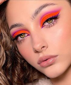 Eye Make Up Colorful, Make Up Inspo Colorful, Spring Inspired Makeup Looks, Colorful Makeup Ideas Eyeshadows, Makeup Looks With Color, Make Up Looks Colorful, Colorful Make Up, Makeup Colore, Eye Makeup Ideas Colorful