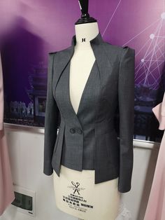 Woman Suit Fashion Classy, Work Outfits Ideas, Woman Suit, Blazer Outfits For Women, Outfits Classy, Professional Attire