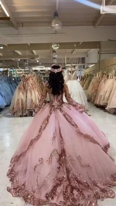 Quiencera Dresses Long Sleeve, Cute Pink Quinceanera Dresses, Traditional Quince Dresses, Long Quinceanera Dresses, 16 Dresses Princesses Sweet 16, Pink Quinceanera Dresses Long Tail, Quinceanera Dresses Magenta, Sweet 16 Big Dresses, Quinceanera Second Outfit