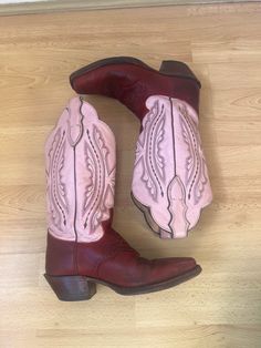 Vintage Justin pink and red leather cowboy boots, embroidered cowboy boots, western leather boots, UK 3 A vintage pair of pink and red leather cowboy boots with a stitched pattern. made in the USA. UK Size 3 Tecovas Boots, Boots Embroidered, Embroidered Cowboy Boots, Cowboy Western Boots, Boots Western, Leather Western Boots, Boots Uk, Leather Cowboy Boots, Western Leather