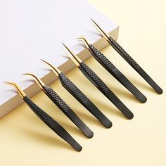 3D Professional Individual Curved Strip Clip Tweezers Lash Extension Eyebrow   Specification: Size: As Shown Material: Stainless Steel Function: Eyelash Blossom Grafting, Nail Art Etc 100% New And High Quality Type: Eyelash Tweezers Package Included: 1*Tweezers Plastic protective ring: After use, wipe clean and put on the protective ring to reduce clamp tension and prolong life High resilience: The tail is solidly welded, with high elasticity and stable holding, durable and not falling off Anti- Types Of Eyebrows, Eyebrow Tweezers, Brow Wax, Lash Extension, Strip Lashes