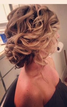 Loose, soft updo. Soft Updo, Prom Hairstyle, Wedding Updos, Wedding Simple, Romantic Wedding Hair, Romantic Hairstyles, Hairstyles Updo, Popular Haircuts, Updo Hairstyles