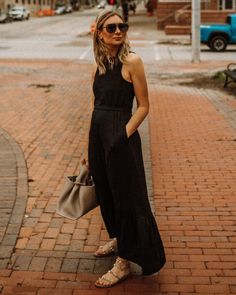 Karin Emily Style | 2021 Sandal Guide: All of the Best Styles Rounded Up #sandalguide #summersandals Sandal Outfits, Basic Sandals, Most Comfortable Sandals, Everyday Sandals, England Fashion, Maxi Tank Dress