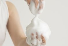 Pile of soapy foam in hands Backyard Science, Summer Science Experiments, Refined Coconut Oil, Hand Hygiene, Summer Learning, Sweet Scents, Flower Oil, Body Soap, Soft Hair