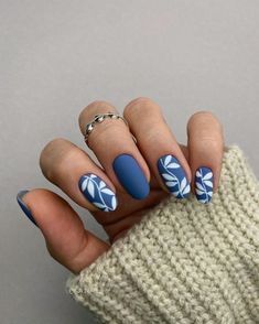 Nail Nature Nail Designs Short, Summer Matte Nails Design, Mat Nails Designs, Costa Rica Nails Designs, Thai Nails, Botanical Nails, Fun Blue Nails, Matte Nail Art, Blue Acrylic Nails