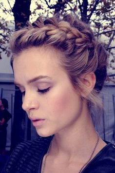 coiffure mariée, bride, mariage, wedding, hair, hairstyle, braid, updo, chignon, tresse, couronne fleurs, headband French Braid Hairstyles, Short Hairstyle, Long Bob, Hair Dos, Bridesmaid Hair, Prom Hair