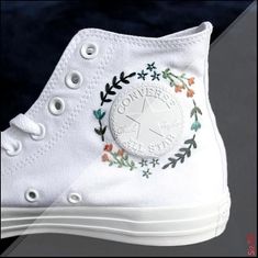 Trendy Converse, Converse Haute, Zapatillas All Star, Converse Ideas, Galaxy Converse, Cute Converse, High Top Converse