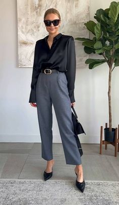 Lydia Tomlinson Outfits, Smart Casual Women Outfits Classy, Conference Outfits Women, Banker Outfits, Boss Attire, Lydia Tomlinson, Fall Office Outfits, Rok Outfit