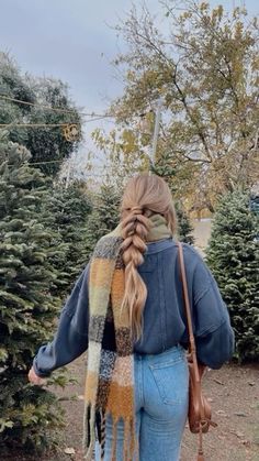 scarfs outfits Dressed Up Winter Outfits, Cozy Shopping Outfit, Instagram Fall Aesthetic, Cozy Fall Hairstyles, Warm Cozy Outfits Winter, Fall Cozy Outfits Aesthetic, Cozy Cute Fall Outfits, How To Style Accessories, Cute And Warm Winter Outfits