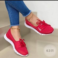 Spring Outfits For 40 Year Old Women, 40 Year Old Women, Cute Casual Shoes, Casual Shoes Women Sneakers, Trending Womens Shoes, Shoes Sneakers Jordans, Chic Heels, Ladies Sandals, High Heel Slippers