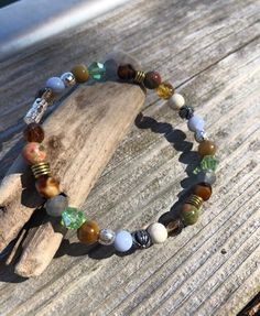 Funky Beaded Bracelets, Beaded Summer Bracelets, Hippie Bracelets Diy, Hana Aesthetic, Hippy Bracelets, Pretty Beaded Bracelets, Alternative Bracelets, Earthy Bracelets, Homemade Jewelry Bracelets