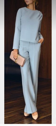 Stylish Work Outfits Winter, Tailored Chic, Elegant Outfit Classy, Look Formal, Amal Clooney, Professional Attire, Virtual Fashion, Classic Outfits