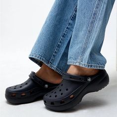 New With Tag Black Platform Crocs Outfit, Crocs Platform Clog, Crocs Platform, Platform Outfit, Crocs Outfit, Black Crocs, Shoes Crocs, Crocs Black, Women's Crocs