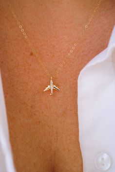 Let your wanderlust take flight with our new Airplane Necklace! This beautiful necklace features a stunning 18K gold-plated brass airplane charm adorned with sparkling cubic zirconia accents. Crafted with attention to detail, all necklace findings are made of 100% gold-filled materials to ensure the highest quality piece! Perfect for travel enthusiasts or anyone who loves to add a touch of adventure to their outfit, our Airplane Necklace is a beautiful and unique piece of jewelry! NECKLACE FEATU Gold Airplane Necklace, Beautiful Gold Necklaces Unique, Necklace Airplane, Plane Jewelry, Aviation Jewelry, Airplane Jewelry, Plane Necklace, Best Necklace, Airplane Necklace