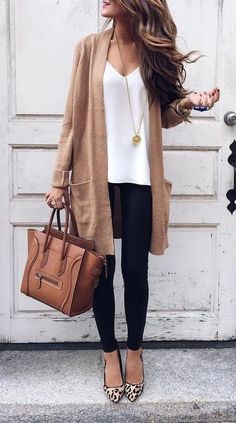 Business Casual Fall Women, Fall Office Outfits, Business Casual Fall, Moda Do Momento, Amy Jackson, Legging Outfits, Estilo Chic, Fall Outfits For Work, Cardigan Outfits