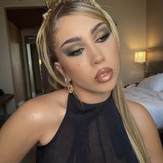 Kali Uchis Makeup, Going Out Makeup, Kali Uchis, Make Up Inspo, Makeup Eye Looks, Makeup Tutorial For Beginners, Model Aesthetic, Girls Makeup, Pretty Makeup