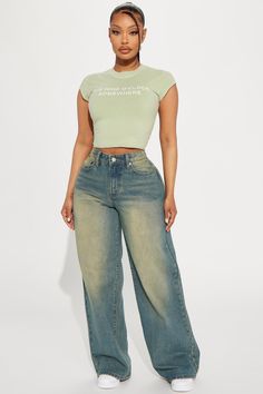 Fashion Nova Jeans Outfits, Butterfly Jeans Outfit, Tops For Jeans, How To Style Baggy Jeans, Loose Fitting Jeans, Cute Nike Outfits, Jeans Outfit Women, Fasion Outfits, Chic Pants