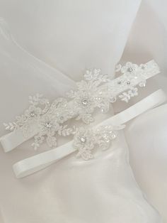 Introducing our Delicate Lace Bridal Garter. This bespoke lace garter combines comfort and style. Made from stretchy elastic and adorned with European Crystals!  It is customized and designed to fit perfectly, ensuring you're at ease as you dance the night away. All Olivelli Bridal garters are delicately hand-stitched. Crafted with love and attention to detail, this garter is more than an accessory - it's a cherished keepsake! MAKE MEMORIES LAST - Compliment your main garter with a beautiful toss garter, and cherish one as a keepsake garter.  UNIQUELY BESPOKE - Our garters are delicately hand-stitched creating an exclusive design with unmatched quality. - Perfect Bridal Gift: A heartfelt gift that will be treasured for years to come. - Beautifully Wrapped: Each garter comes in a beautifull Garter For Bride, Wedding Dress Crafts, Bridal Garter Lace, Bridal Garters, Wedding 2025, Lace Garter, Bridal Garter, Wedding Garter, Make Memories