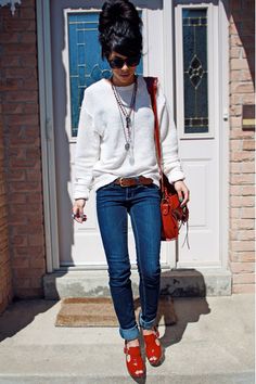 Laid-back outfit, red accessories. Yes. Navy Garage, Garage Jeans, Multiple Necklaces, Necklaces Red, Laid Back Outfits, Outfit Modest, Bright Shoes, Red Wedges, The Cardigans