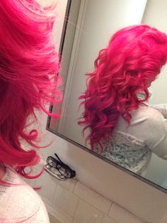 Curly Hot Pink Hair, Bright Pink Hair, Neon Hair, Dyed Hair Inspiration, Peinados Fáciles Para Cabello Corto, Haircut And Color