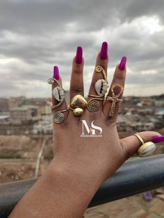 5 Adjustable rings made with quality brass. Can be used during special events wedding, dates, birthday parties. Shell Rings, Rings Big, Wedding Dates, Rings Boho, Wholesale Earrings, Goddess Jewelry, Brass Rings, Shell Ring, Almost Perfect