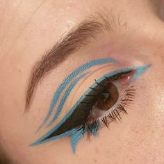 Blue Graphic Liner, Cute Eye Makeup, Graphic Makeup, Work Makeup, Rave Makeup, Eye Makeup Pictures, Eye Makeup Designs